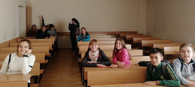 Посидіти на лаві студента